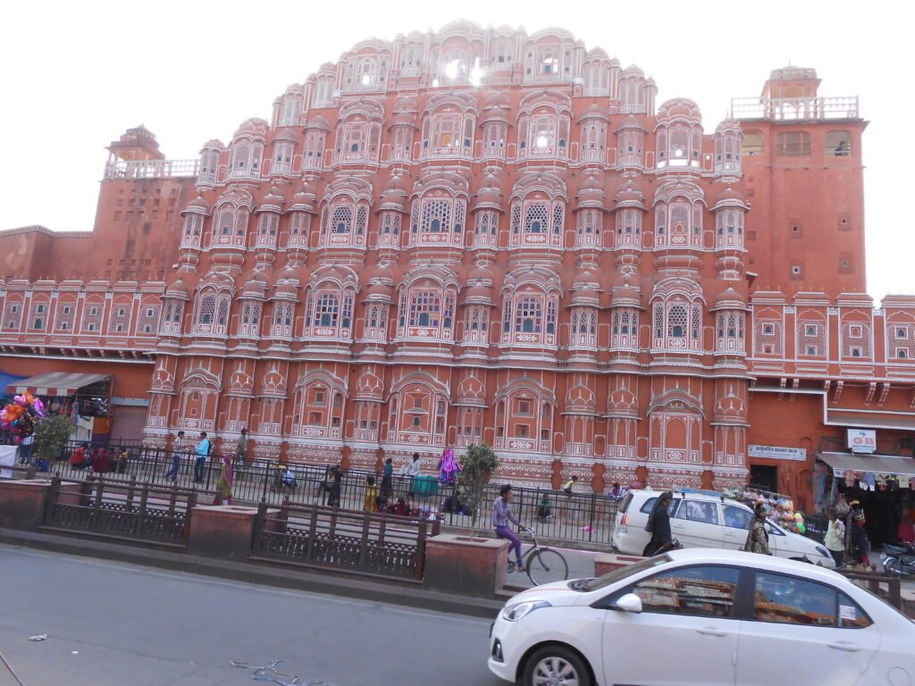 Road view of hawa mahal jaipur