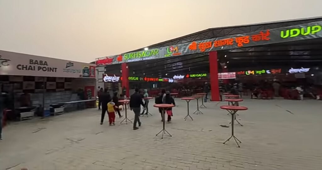 food courtyard in mahakumbh 2025