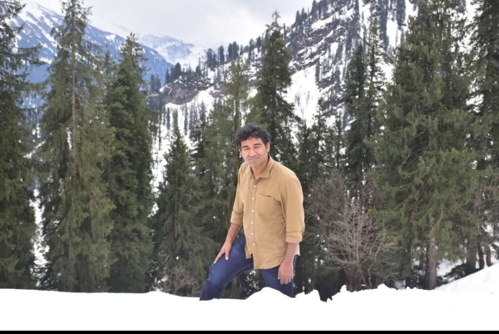 a view of snow topping hills in kullu manali