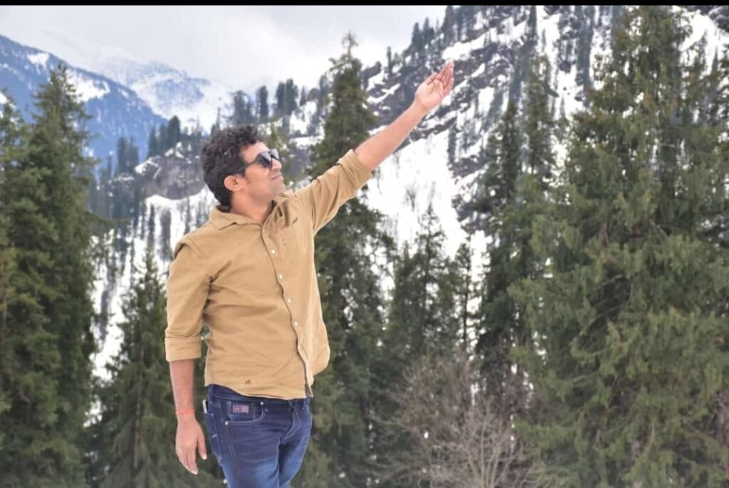viewing snowfall at manali